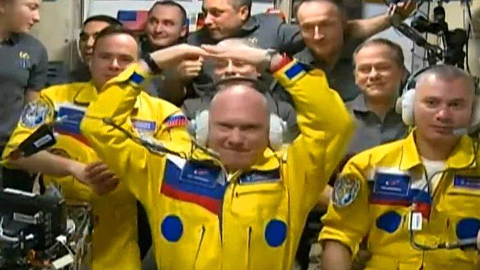 Rusya'dan Açıklama Geldi! Uluslararası Uzay İstasyonu'ndaki Kozmonotlar Ukrayna'ya Destek İçin mi Sarı Giydi?