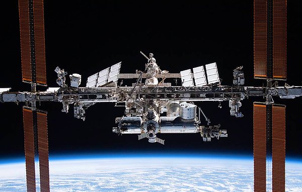 Uluslararası Uzay İstasyonu'nda NASA ve Rusya Uzay Ajansı Roscosmos iş birliği içerisinde çalışmalarını sürdürüyor.