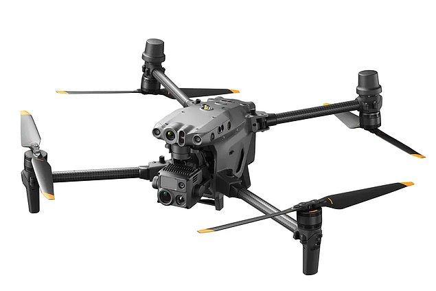 Drone'un M30T adlı diğer versiyonunda 640x512 piksel radyometrik termal kamera da bulunuyor. Yeni modelin istasyonunun kendi dahili hava istasyonu, gözetleme kameraları, antenleri, 25 dakikalık otomatik hızlı pil şarjı bulunuyor ve 7 kilometreye kadar drone görevini de destekleyebiliyor.