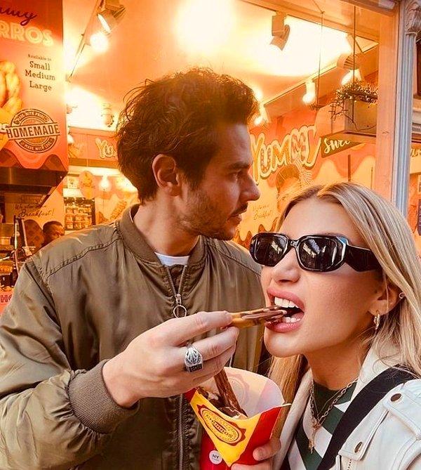Amsterdam tatillerinden bol bol fotoğraf paylaşıp aşklarını herkese ilan eden ikilinin ayrılığından sonra İrem Derici'nin küfürlü Instagram story'si dikkat çekti.