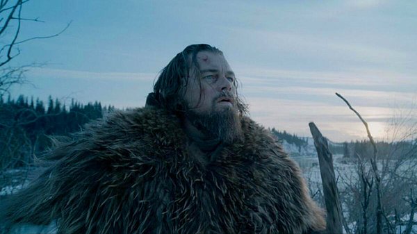 12. Leonardo DiCaprio, The Revenant'ın çekimleri için bir hayvan leşinin içinde uyumuş, çiğ bizon eti yemiş ve hipoterminin eşeğinden dönmüş.