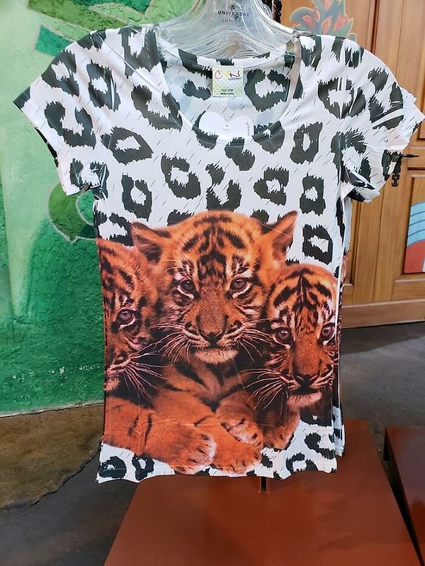 12. "Что-либо с принтом животных"