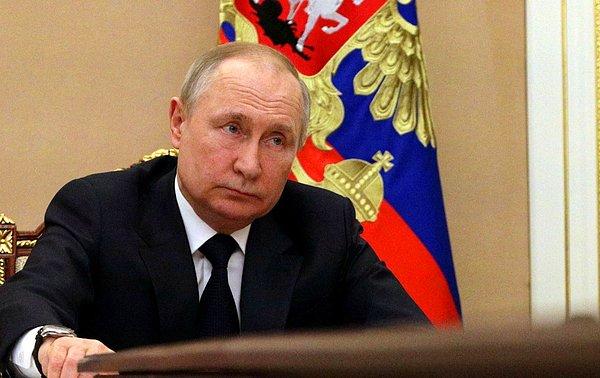 Bugün dünyada neler oldu? Her ne kadar ayıya bindiği fotoğraf sahte olsa da 22 senedir iktidarda olan Putin, özellikle bugünlerde dünyayı korkutmaya devam ediyor.