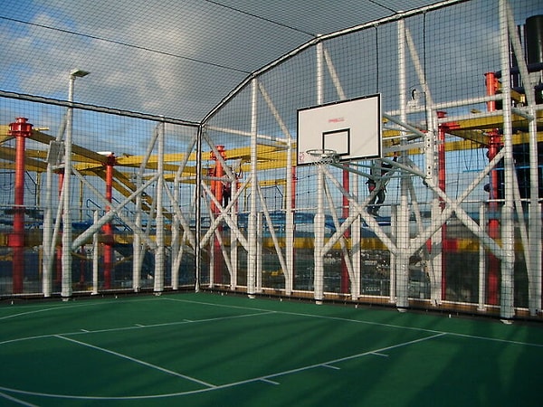 4. "Я постоянно в детстве слышал, как кого-то призвали в баскетбольную команду. Я был высоким, и поэтому в детстве я постоянно боялся, что меня призовут в сборную по баскетболу. Вроде ничего такого, но на то время, я думал что это сравнимо с призывом в армию."