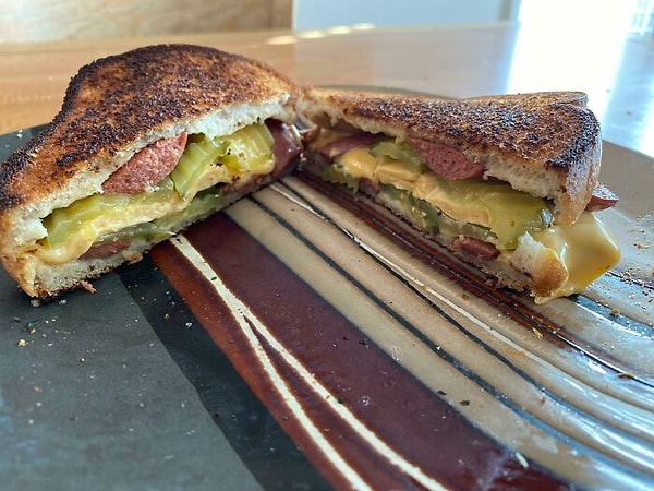 8. Хот-дог и рассол на гриле с сыром