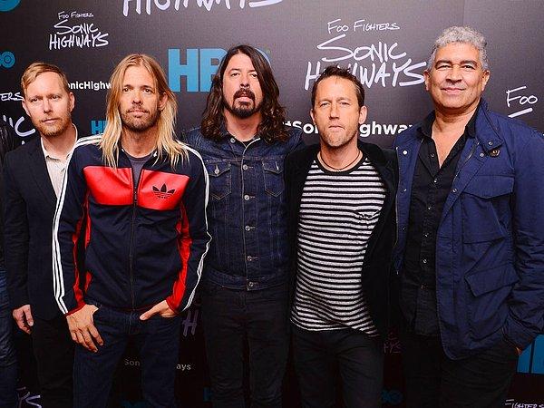 Foo Fighters, Kurt Cobain'in ölümünden sonra Nirvana'nın bateristi olan Dave Grohl tarafından kurulmuş ve müzik piyasasında büyük işler başarmıştı.