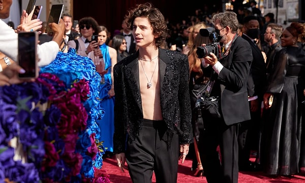 Но мы сейчас не об этом. Нас прежде всего интересуют наряды 😉