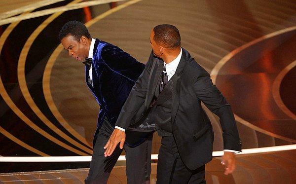 Biliyorsunuz ki dün akşam ki Oscar törenine, Will Smith'in Chris Rock'a attığı tokat damgasını vurdu.