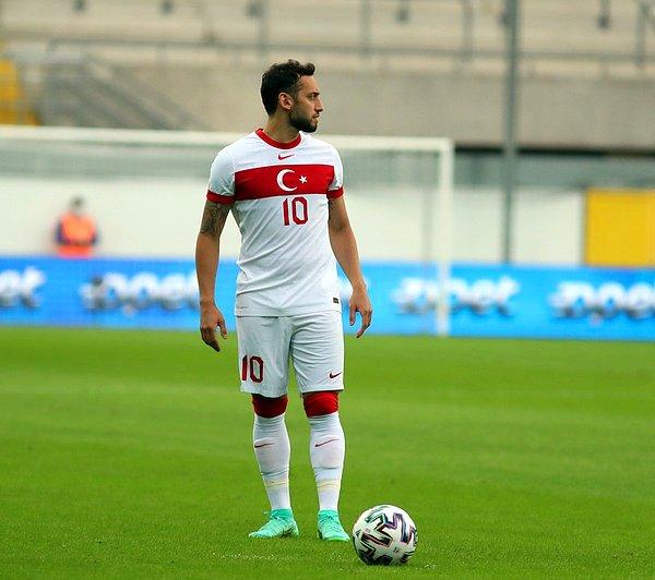 U16'dan itibaren bütün milli takım kategorilerinde Türkiye forması giyen Çalhanoğlu, A Milli Takım ile 67 maçta 14 gol atma başarısı gösterdi.