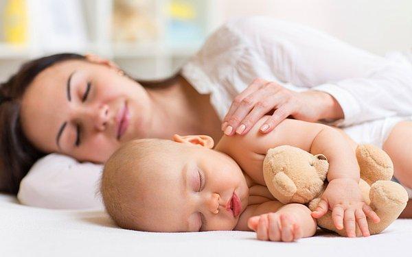 Anne ve Bebek Birlikte Mi Uyumalı?