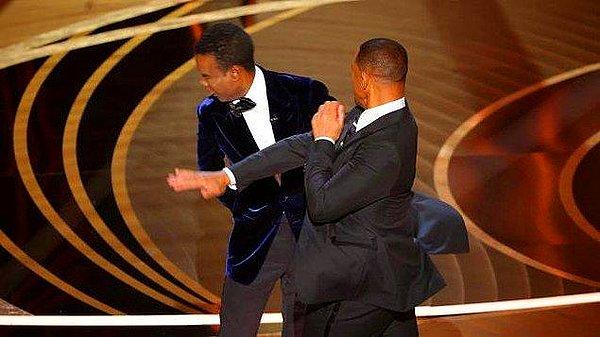 Geçtiğimiz günlerde yayınlanan Oscar Töreninde Will Smith'in Chris Rock'a tokat atması gündeme oturmuştu biliyorsunuz ki...