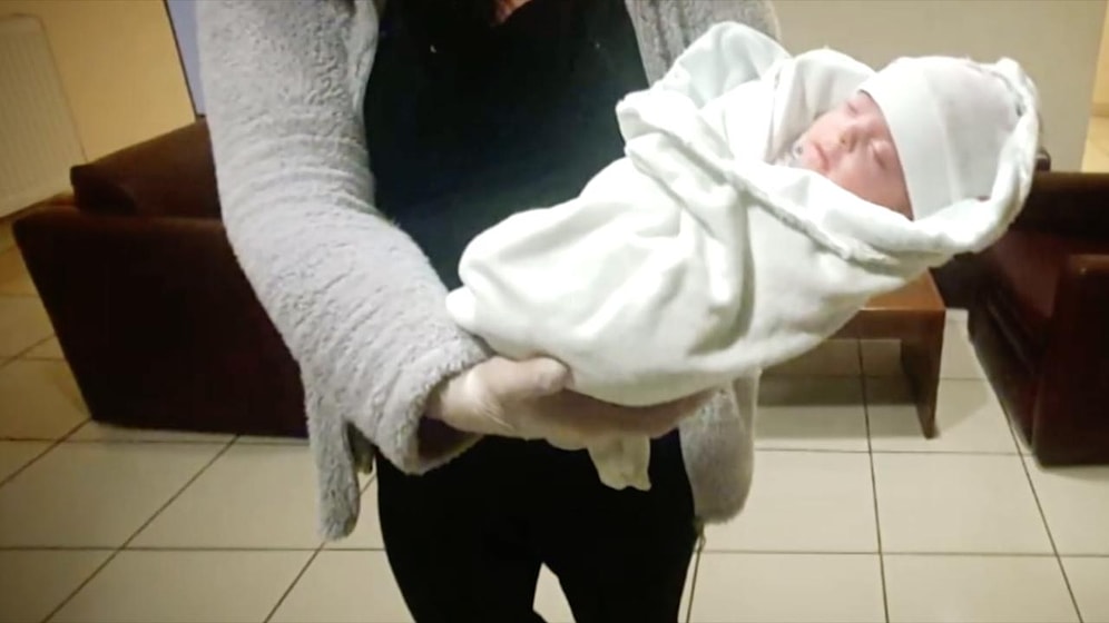 Türkiye'ye Turist Olarak Gelen Ürdünlü Aile Yeni Doğan Bebeklerini Bırakıp Kaçtı!