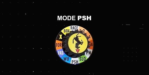 180 derece aşağıya baktığı zaman ise MODE PSH (mode push) oluyor. Bu da genellikle geçiş sırasında, arabayı zorlarken kullanılan mod. Box yazan yer, araçlar pit stop'a girerken kullanılıyor.