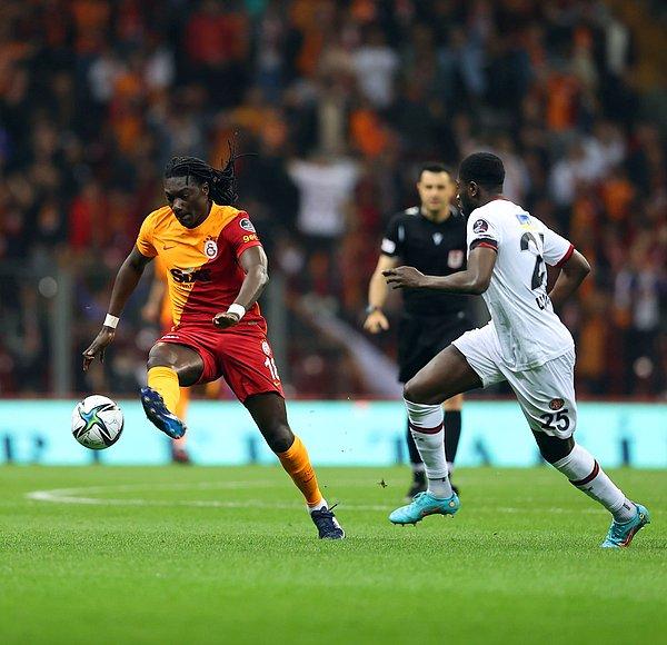 Maçın temposunu elinde tutan Galatasaray maçı 12 dakika içerisinde attığı 2 golle kazandı.