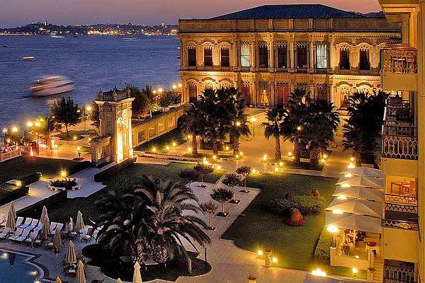 Örnek olarak ise Çırağan verildi. İstanbul'un en lüks otelleri arasında yer alan Çırağan'da bu sene iftar menüsü kişi başı 1250 TL.