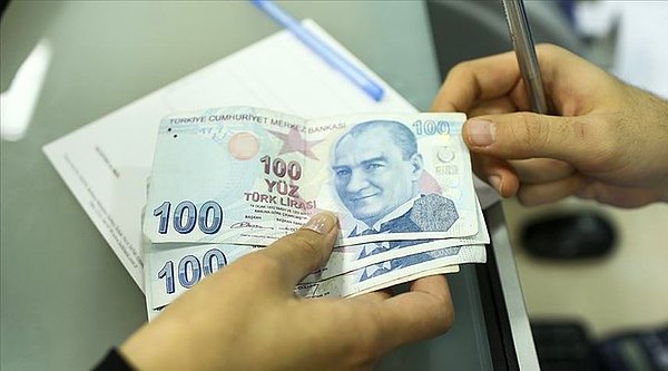 2004 yılı sonunda Türk Lirası'ndan 6 sıfır atılarak YTL'ye geçilmişti.