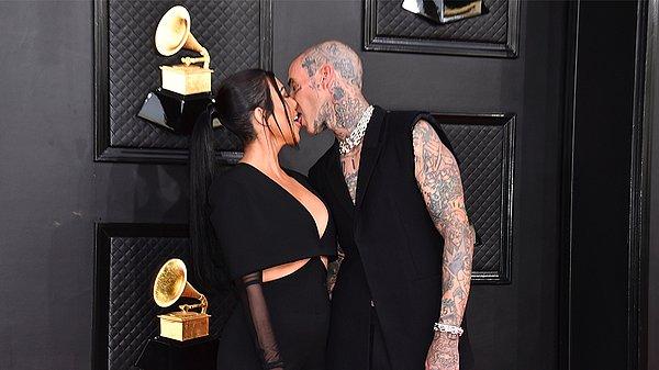 Çifte kumruları en son Grammy Ödülleri'nde görmüştük ve bu öpüşme pozları çok konuşulmuştu.