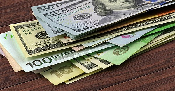 Dolar/TL dün yüzde 0,1 oranında değer kaybı ile 14,7102'den kapanırken, bugün bankalararası piyasa açılışında yüzde 0,1 oranında değer artışıyla 14,7350'den işlem gördü.