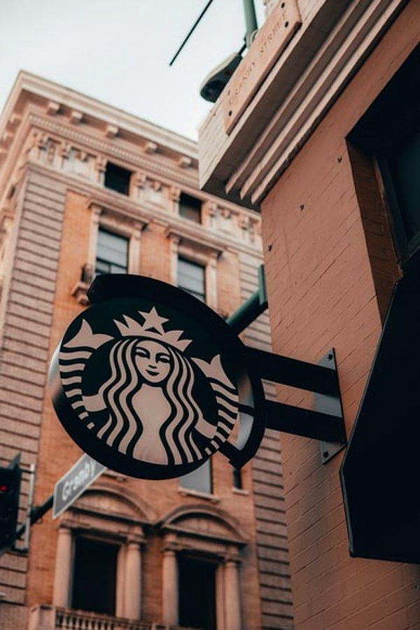 Saatlerce sohbetin ve ders çalışmaların favori noktalarından olan Starbucks, birçoğumuzun vazgeçilmezi diyebiliriz.