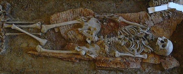 Bilim insanları Avar mezarlarından çıkarılan iskeletleri inceledi...