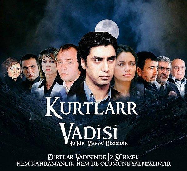 Türk televizyon tarihinin "Daha iyisi gelmedi" dedirten efsane dizilerinden Kurtlar Vadisi, uluslararası kriz haberleriyle, işlediği konularla, oyuncularıyla yıllar geçse de anılmayı hak eden nadir yapımlardan bir tanesi.