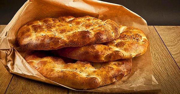 Tarihi oldukça kadim olan bu ekmek bildiğimiz halini Osmanlı'da 15. yüzyılla birlikte almaya başlamıştır. Pidenin 18. Yüzyıl Osmanlı Saray Mutfağı'nda Ramazan ayında has ekmeğin yanında sıklıkla ismi geçen bir ekmek olduğunu kayıtlarda görebilmekteyiz.