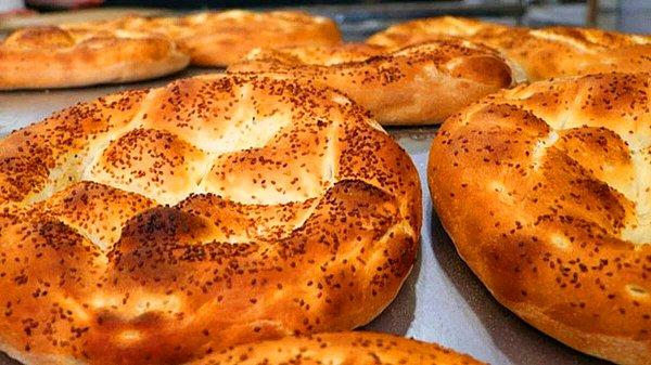 Bu ekmeğin sadece Ramazan'da çıkmasının en büyük sebebi öncelikle diğer ekmeklere göre yapımının çok meşakkatli olması.