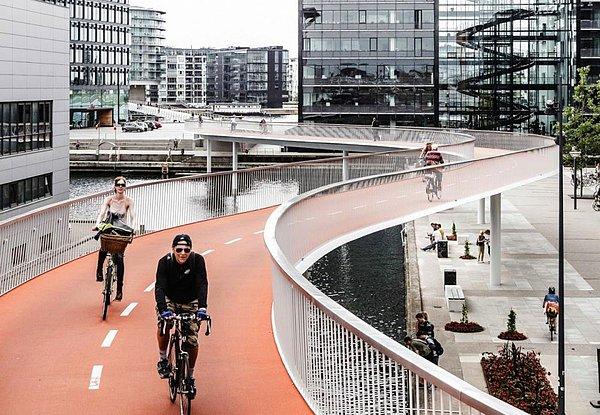 17. "Almanya ve Hollanda'da bisiklet yollarında yürümeye çalışmayın!!!"