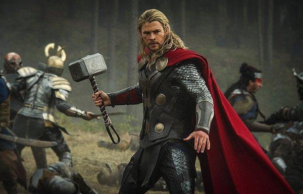 12. Thor: The Dark World için ilk planlarda Thor'un, dokuz alemden aynı anda şimşek çağırarak Malekith'i yenmesi vardı.