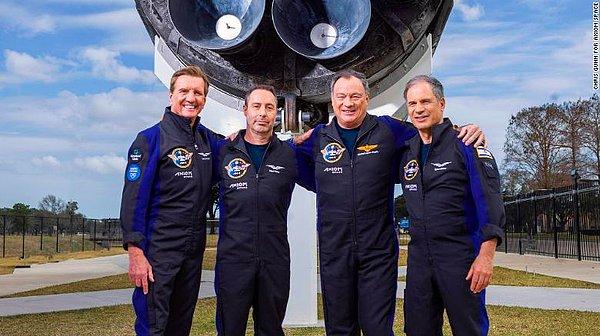 Florida'daki Cape Canaveral Uzay Üssü'nden UUİ'ye yapılan yolculukta yer alan Larry Connor, Mark Pathy ve Eytan Stibbe isimli iş insanları SpaceX'in iki yıl boyunca NASA astronotlarını taşımasının ardından uzay istasyonuna götürdüğü ilk özel yolcuları oldu.