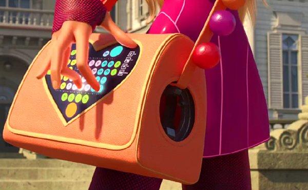 14. Big Hero 6'da Honey Lemon'ın çantasındaki düğmeler aslında periyodik tablodur. Karakter, kimyasal toplar oluşturmak için elementleri birbiriyle harmanlıyor.
