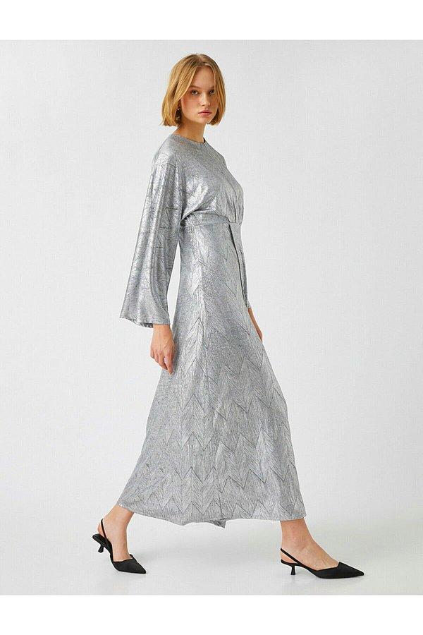 5. Gümüş payet elbise sevenler için oldukça tarz bir parça...