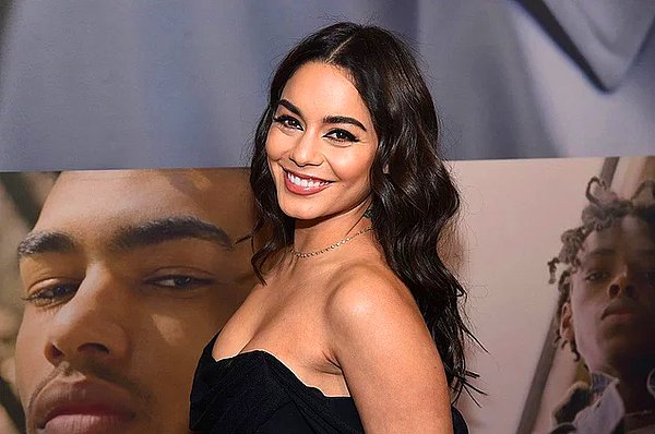 12. Vanessa Hudgens, ruhlarla konuşabildiğini açıklayarak beyinlerimizi yaktı!