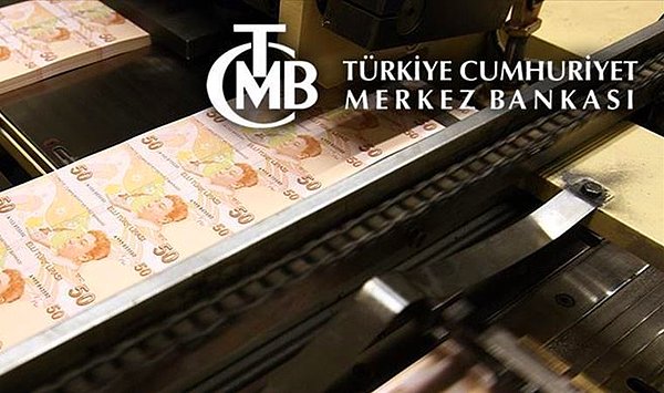 Merkez Bankası'nın önemli olup görevini yaptığı birinci senaryoda enflasyon kontrol altına alınırken, Merkez Bankası'nın önemsizleştiği ikinci senaryoda yüksek enflasyonun kalıcılaştığını görüyoruz.