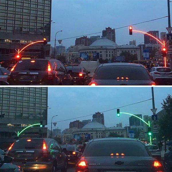 14. "Ukrayna'da arkada kalan araçlar da trafik lambasını görebilsin diye trafik lambaları böyle."