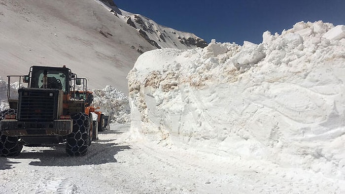 Bitmeyen Kış! Van- Bahçesaray Yolu, 3 Ay Sonra Ulaşıma Açıldı