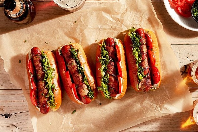 2. Joey Chestnut, on dakika içerisinde 74 adet sosisli sandviç yemiştir.