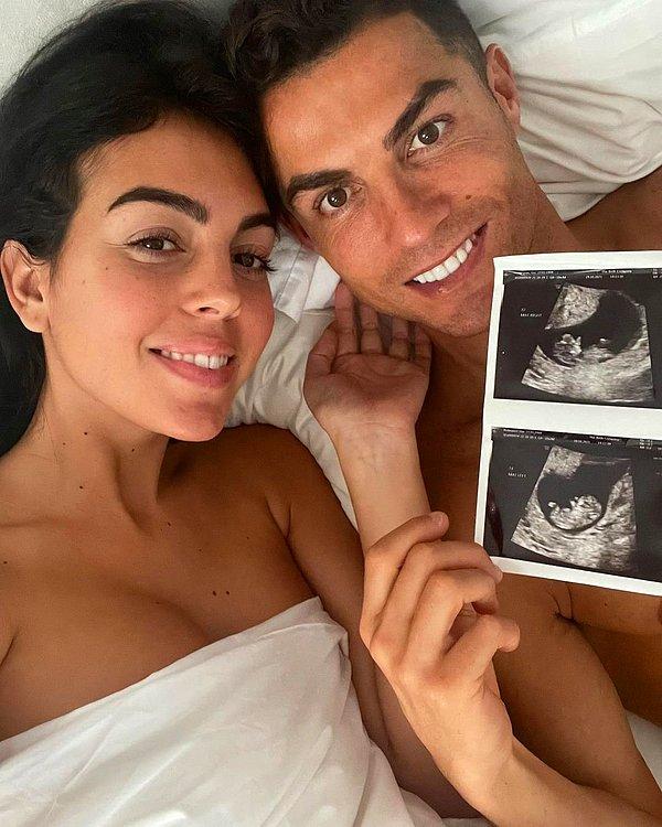 Ünlü futbolcu Cristiano Ronaldo ve eşi Georgina Rodriguez, ikiz bebeklerinden birini kaybettiklerini duyurdu.