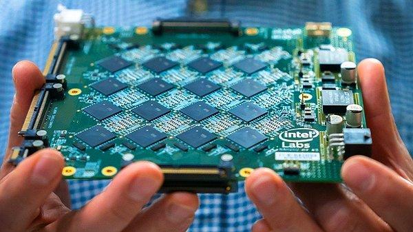 Intel yeni çip teknolojisini ticari olarak kullanmaya başlayacak.