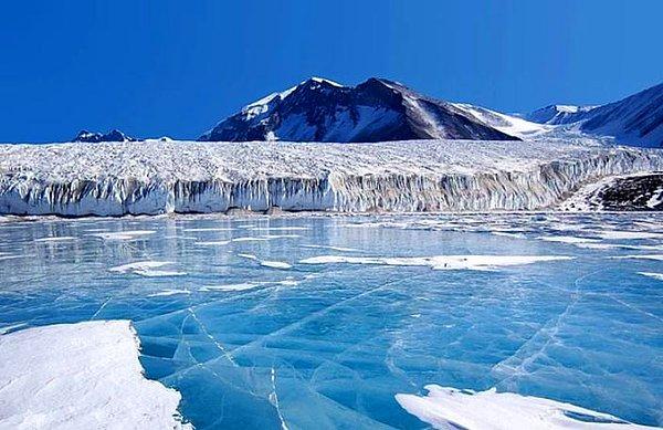 10. Evet, Antartika bir çöldür ve hatta 14,2 milyon kilometrelik yüz ölçümüyle dünyanın en büyük çölüdür.
