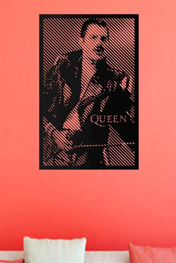 2. Queen, 1960'larda Smile grubunun dağılmasının ardından Londra'da kuruldu.