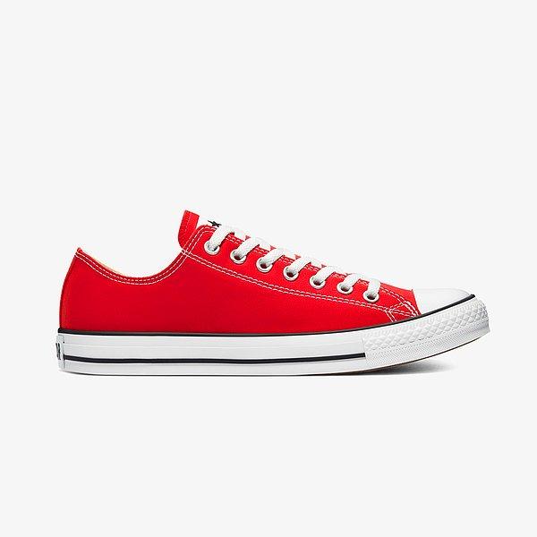 8. Tüm zamanların en sevilen ayakkabı modeli: Kırmızı Converse
