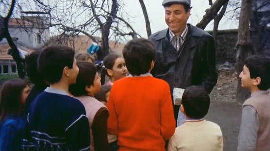 1988 Yapımı 'Bıçkın' Filminden: Kemal Sunal Kendi Taklidini Yapıyor