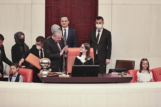 Çocukların 'Hayır' Oyu TBMM'de Renkli Anlara Neden Oldu: 'Muhalefet Her Yerde'