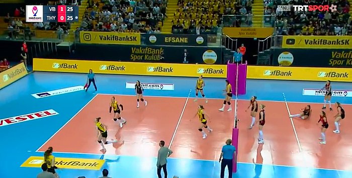 İşte Voleybol Bu! VakıfBank ile THY Arasında Oynanan Maçta Topun Bir Türlü Yere Düşmediği İnanılmaz Ralli