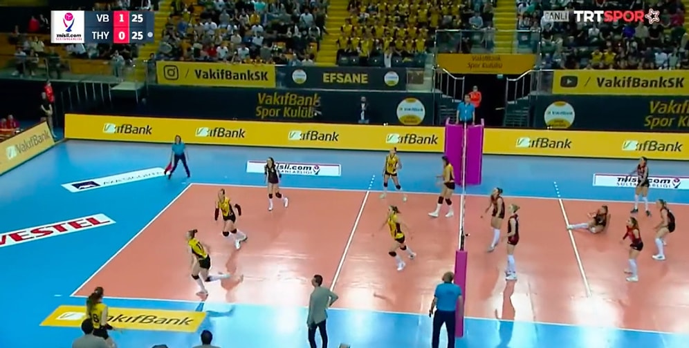 İşte Voleybol Bu! VakıfBank ile THY Arasında Oynanan Maçta Topun Bir Türlü Yere Düşmediği İnanılmaz Ralli