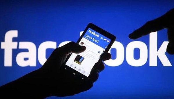 2. Facebook tüm zamanların en çok indirilen uygulaması olurken verilere göre, mobil kullanıcıların %65'inden fazlası zamanlarının çoğunu sosyal medya uygulamalarında geçiriyor.