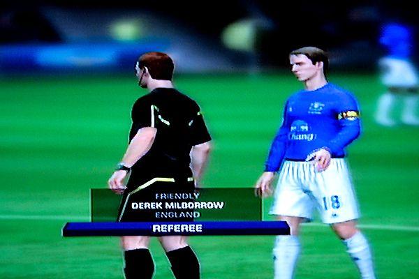 3. FIFA 11 oyuncuya kaleciyi de kontrol etme imkanı veren ilk oyundu.