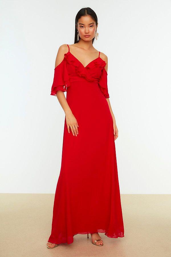 8. 'Kırmızı olsun, biraz fazla olsun' diyenlerin birinci tercihi olacak abiye elbise...