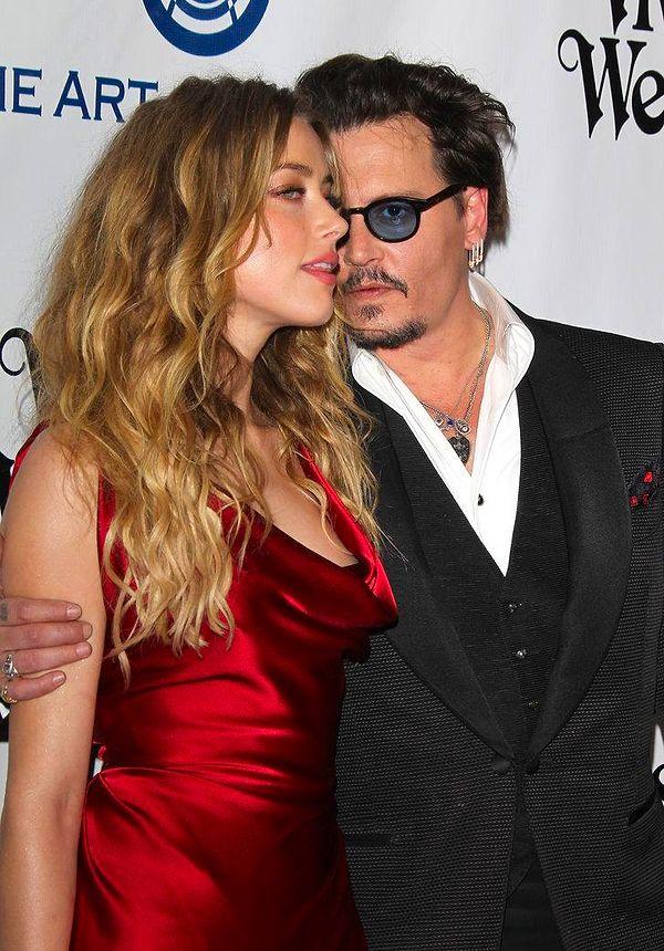 Johnny Depp ise Amber Heard'ün hayatına aslında 2010 yılında 'The Rum Diary'nin çekimleri sırasında girdi.